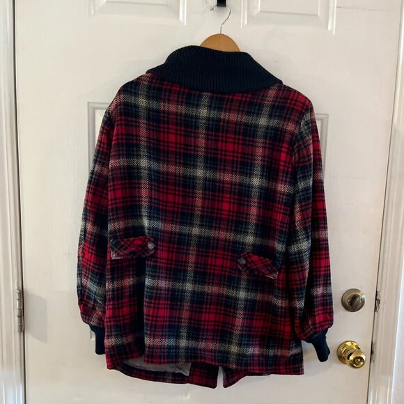 Vintage Pendleton Woman's Red Plaid Classic Outdoor Virgin Wool Jacket - Picture 4 of 9